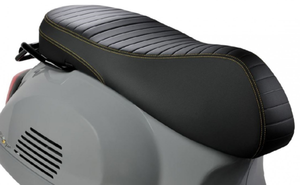 Sport seat &quot;Black Kit&quot; for Vespa GTS Super Tech HPE