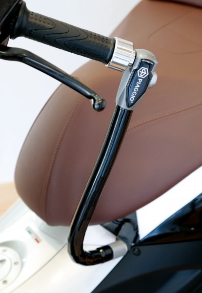 Anti-theft device (seat - handlebar) standard for Medley Original Piaggio